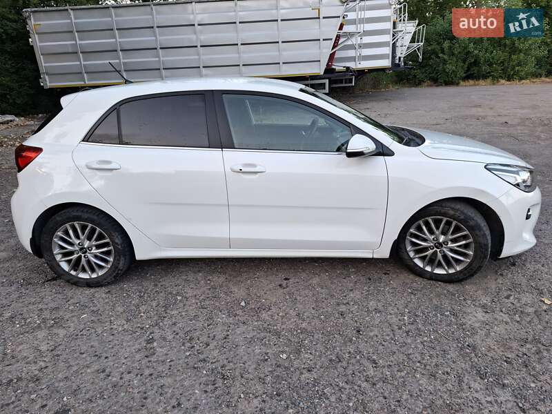 Хэтчбек Kia Rio 2017 в Львове