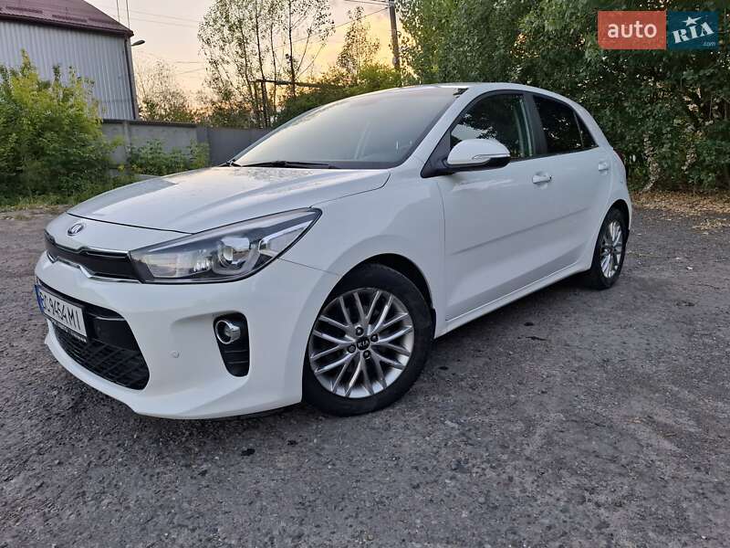 Хэтчбек Kia Rio 2017 в Львове
