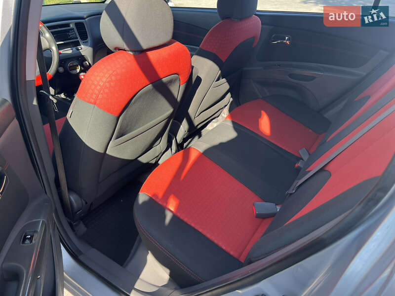 Хэтчбек Kia Rio 2006 в Виннице
