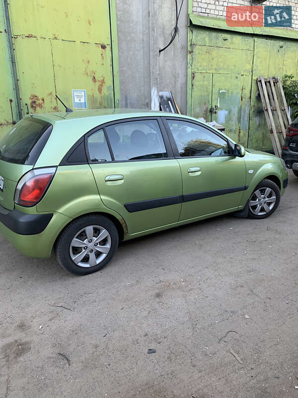 Хэтчбек Kia Rio 2008 в Киеве