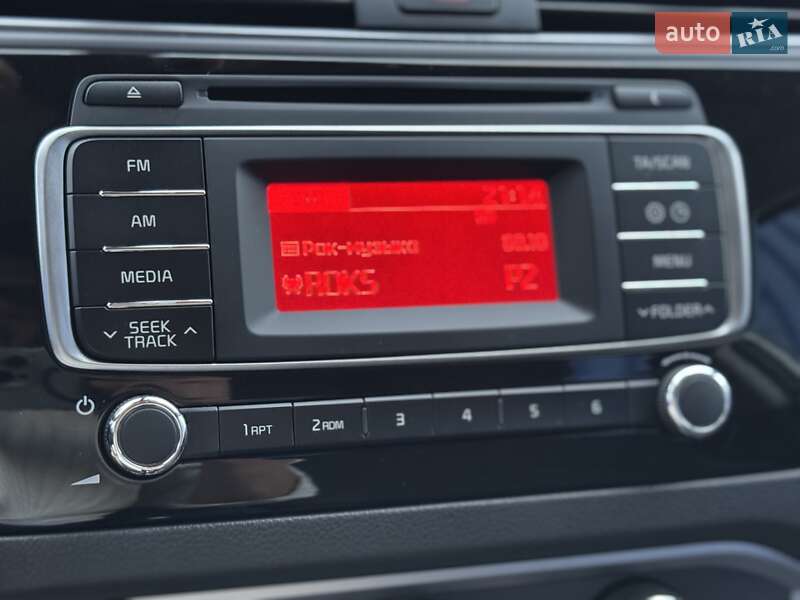Седан Kia Rio 2015 в Львове