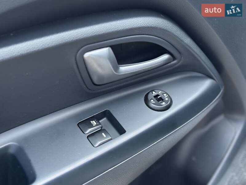 Седан Kia Rio 2015 в Львове