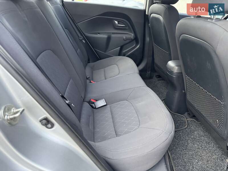 Седан Kia Rio 2015 в Львове