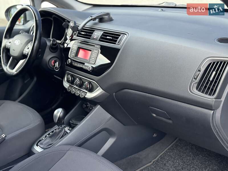 Седан Kia Rio 2015 в Львове