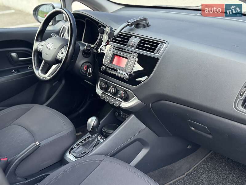 Седан Kia Rio 2015 в Львове