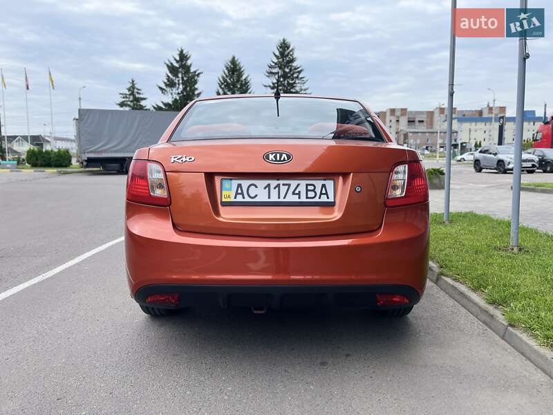 Седан Kia Rio 2010 в Луцке
