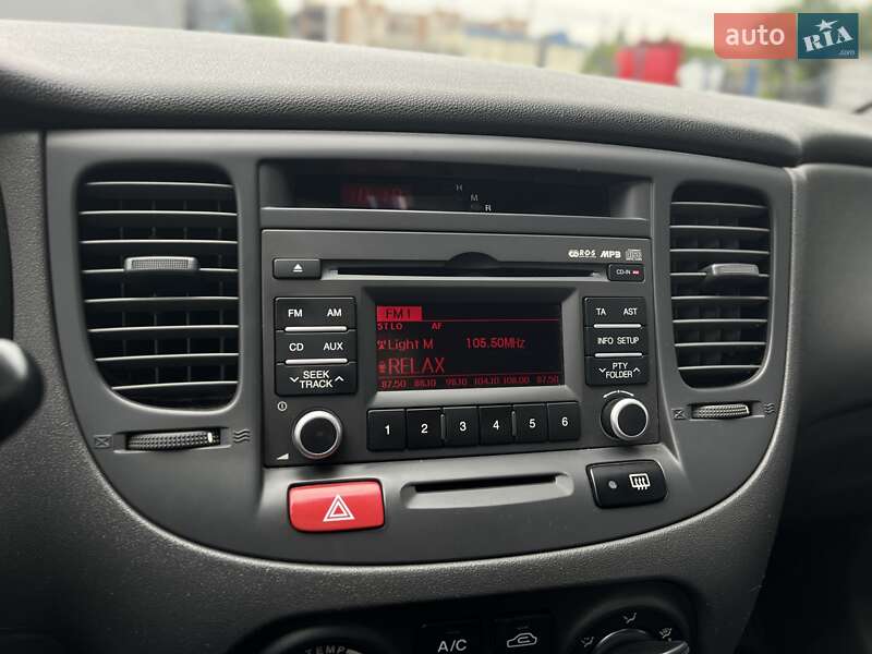 Седан Kia Rio 2010 в Луцке