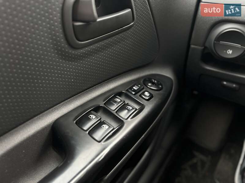 Седан Kia Rio 2010 в Луцке