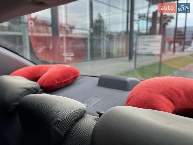 Седан Kia Rio 2010 в Луцке