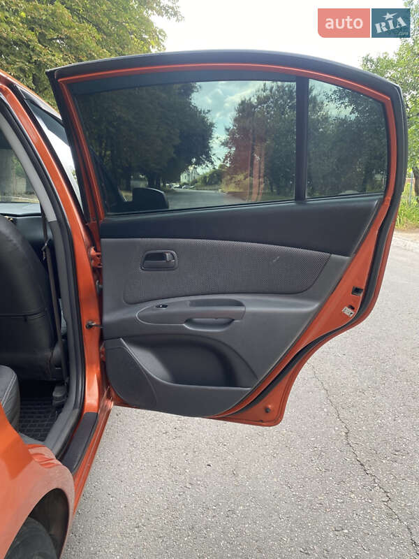 Хэтчбек Kia Rio 2006 в Запорожье