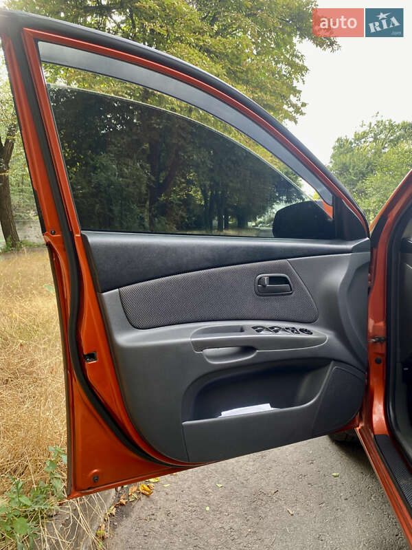 Хэтчбек Kia Rio 2006 в Запорожье