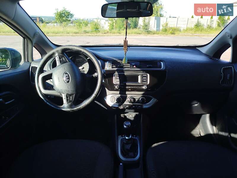 Седан Kia Rio 2015 в Коротичу