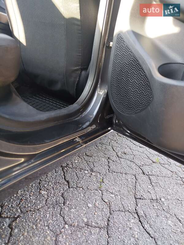 Седан Kia Rio 2015 в Коротичу