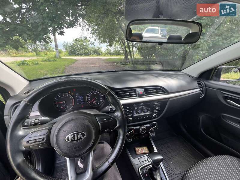 Седан Kia Rio 2017 в Прилуках