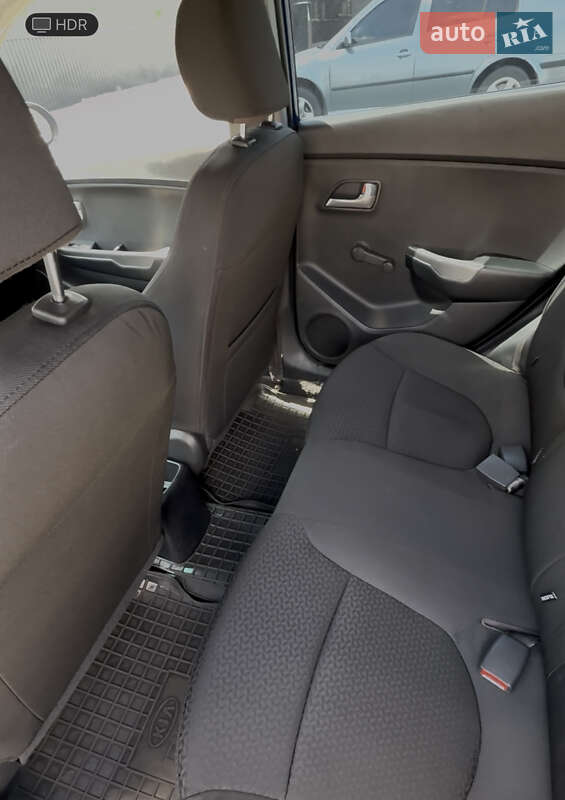 Хетчбек Kia Rio 2012 в Києві