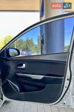 Седан Kia Rio 2013 в 