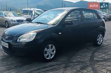 Хэтчбек Kia Rio 2006 в Хусте