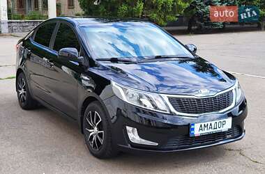 Седан Kia Rio 2013 в Жовтих Водах