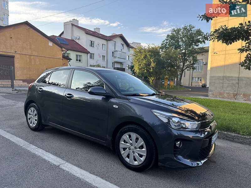 Хэтчбек Kia Rio 2017 в Львове