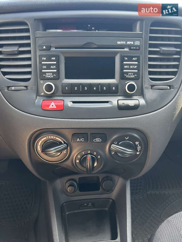 Хетчбек Kia Rio 2010 в Хмельницькому