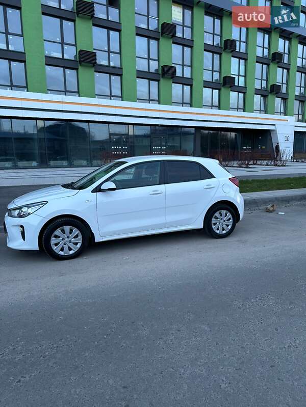 Хэтчбек Kia Rio 2017 в Киеве