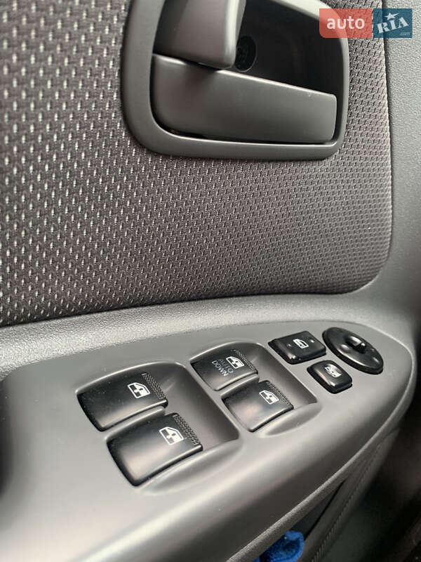 Хетчбек Kia Rio 2009 в Рівному