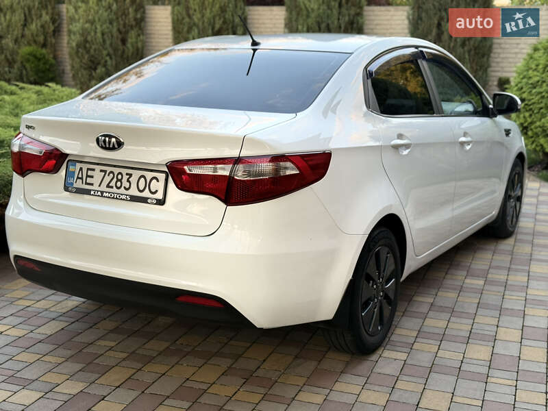 Седан Kia Rio 2014 в Дніпрі