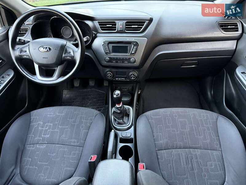 Седан Kia Rio 2014 в Дніпрі