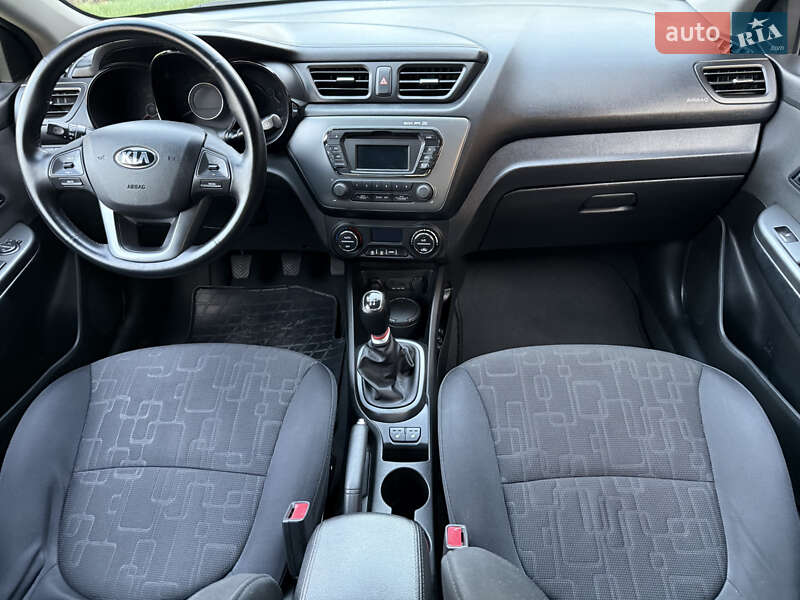 Седан Kia Rio 2014 в Дніпрі