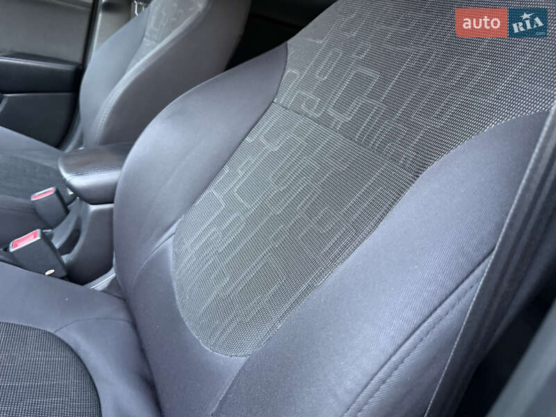 Седан Kia Rio 2014 в Дніпрі