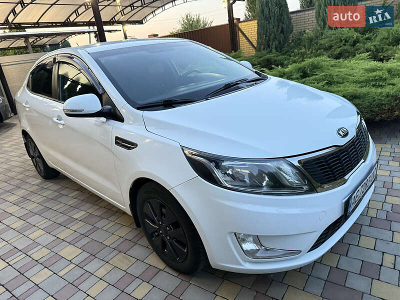Седан Kia Rio 2014 в Дніпрі