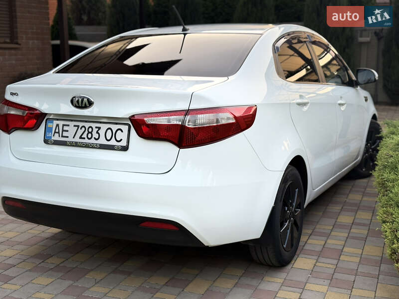 Седан Kia Rio 2014 в Дніпрі