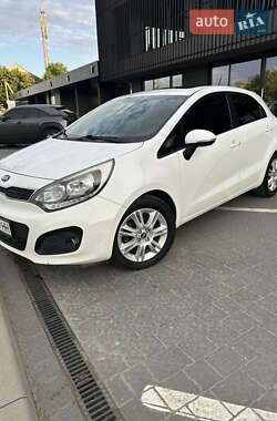 Хетчбек Kia Rio 2012 в Ужгороді