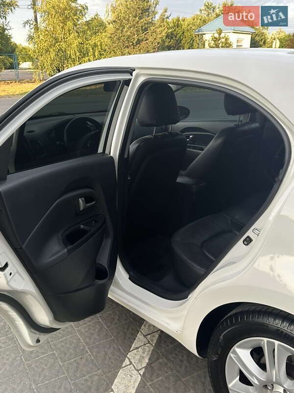 Хетчбек Kia Rio 2012 в Ужгороді фото 18 Хетчбек Kia Rio 2012 в Ужгороді