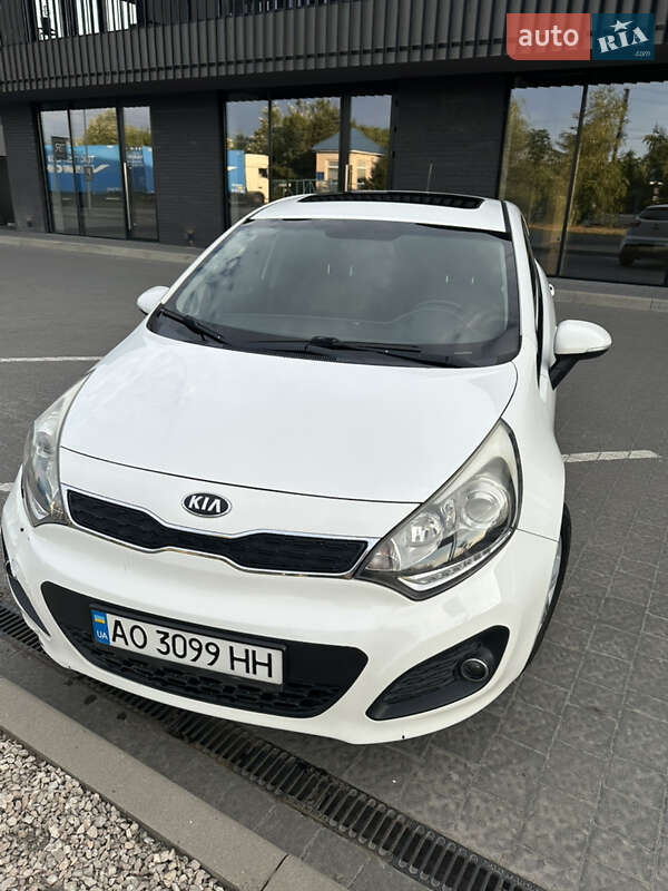 Хетчбек Kia Rio 2012 в Ужгороді фото 2 Хетчбек Kia Rio 2012 в Ужгороді
