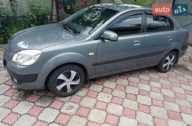 Седан Kia Rio 2006 в Чернігові