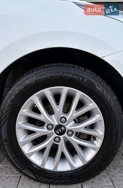 Седан Kia Rio 2018 в 