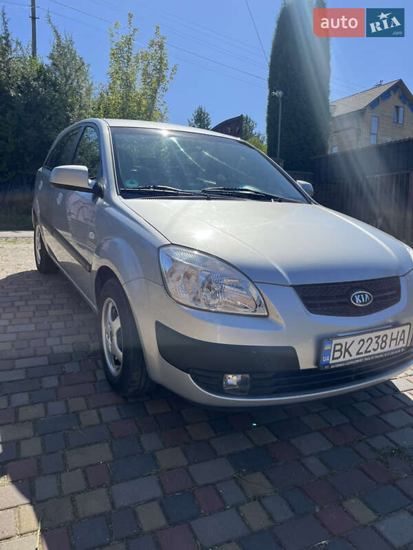 Хэтчбек Kia Rio 2007 в Ровно