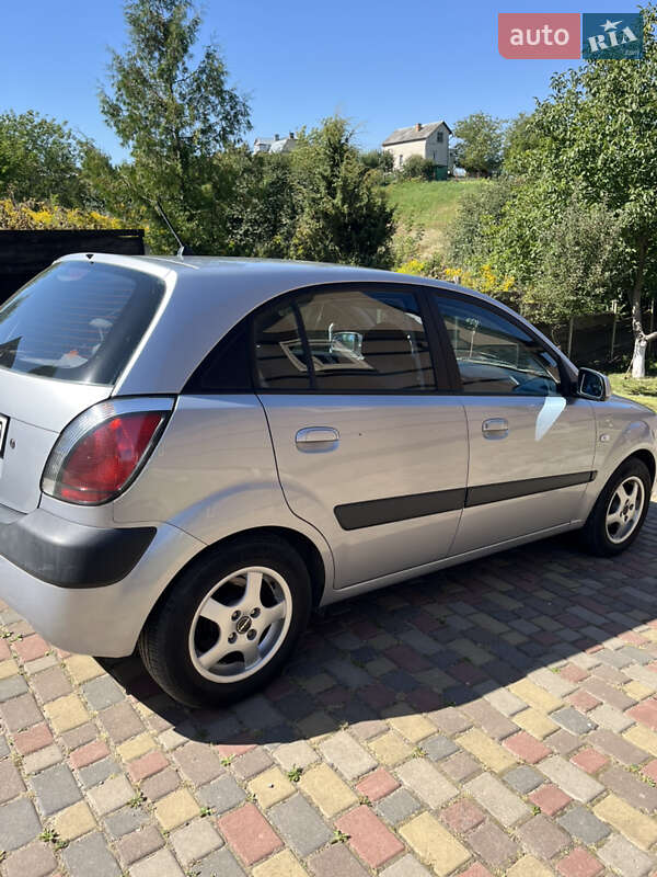 Хэтчбек Kia Rio 2007 в Ровно