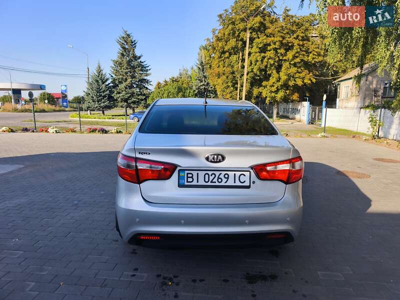 Седан Kia Rio 2013 в Великой Багачке