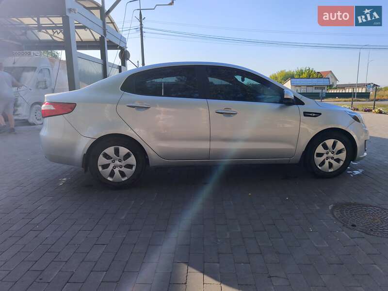 Седан Kia Rio 2013 в Великой Багачке