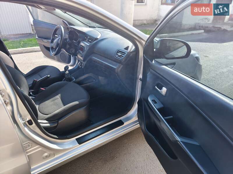 Седан Kia Rio 2013 в Великой Багачке