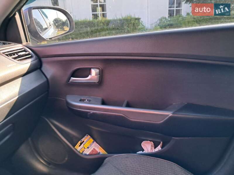 Седан Kia Rio 2013 в Сумах