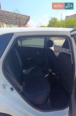 Хэтчбек Kia Rio 2016 в 