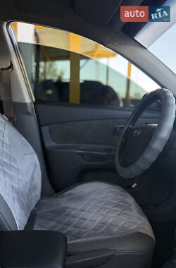 Хэтчбек Kia Rio 2008 в 