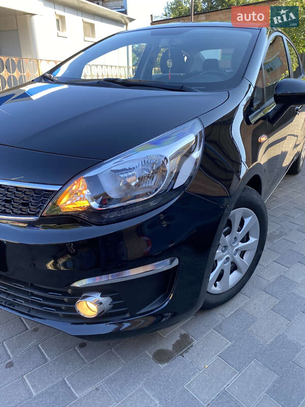 Седан Kia Rio 2017 в Лубнах