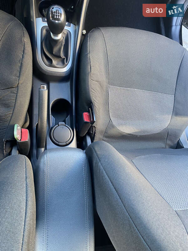 Седан Kia Rio 2017 в Лубнах