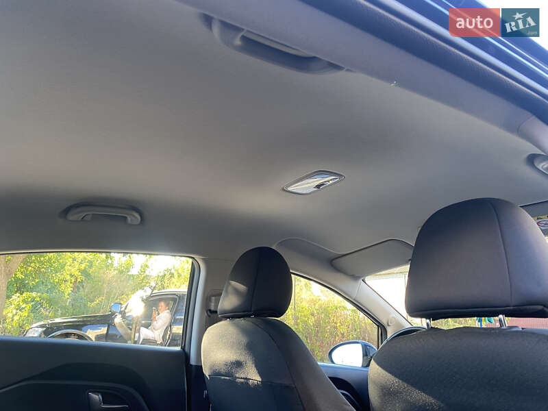 Седан Kia Rio 2017 в Лубнах