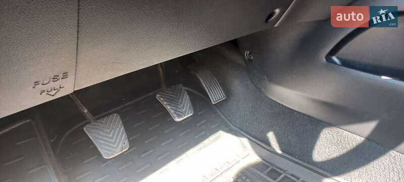 Седан Kia Rio 2011 в Кривом Роге