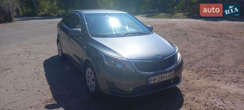 Седан Kia Rio 2011 в Кривом Роге